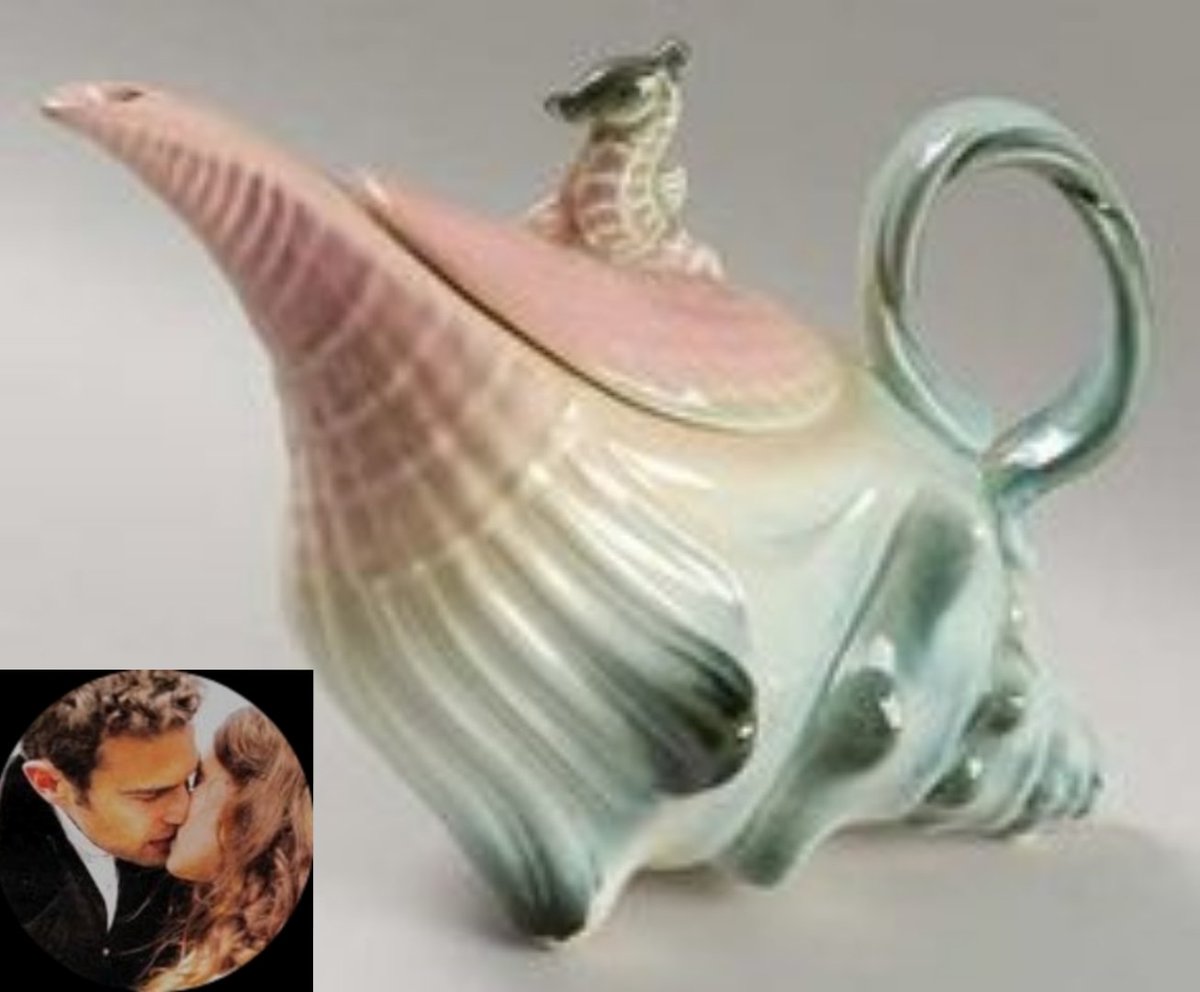 EmmaDanGee's tweet photo. #SidlotteForever #SidneyParker #LastAustenHero #TheoJames #QueenElizabeth #SidlotteJubilee #TwitterTeatime
Splendid teapot, splendid couple 😍 https://t.co/xcdpaXfgfS