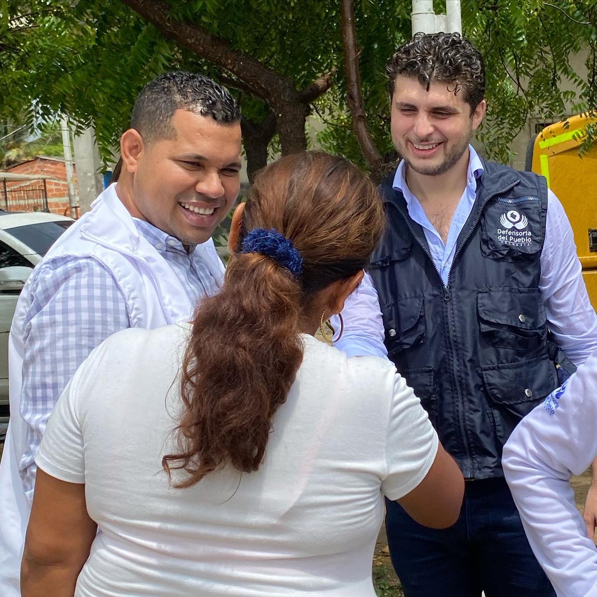 Alexi2Castillo's tweet photo. En compañía de la @DefensoriaCol y de líderes sociales realizamos una nueva jornada del #QUEJATE, recepcionamos sus requerimientos, presentando acciones jurídicas frente al atropello en servicios públicos, y otros asuntos apoyando a la población victima en el barrio PINAR DEL RÍO https://t.co/sq1Kt4Ktap