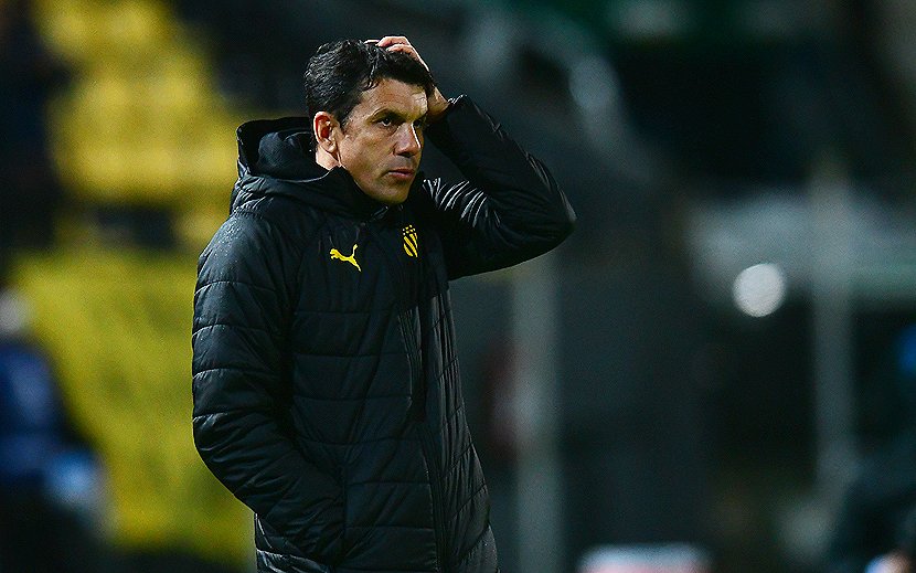 Sin fútbol, sin alma. Igual que en todo el Apertura y toda la Libertadores. Q los dirigentes se confiaron? Si. Q los jugadores no estuvieron a la altura? Sin dudas. Pero está claro, el DT no convence, no motiva, no le encontró la vuelta nunca. Fin del ciclo #Larriera en #Peñarol