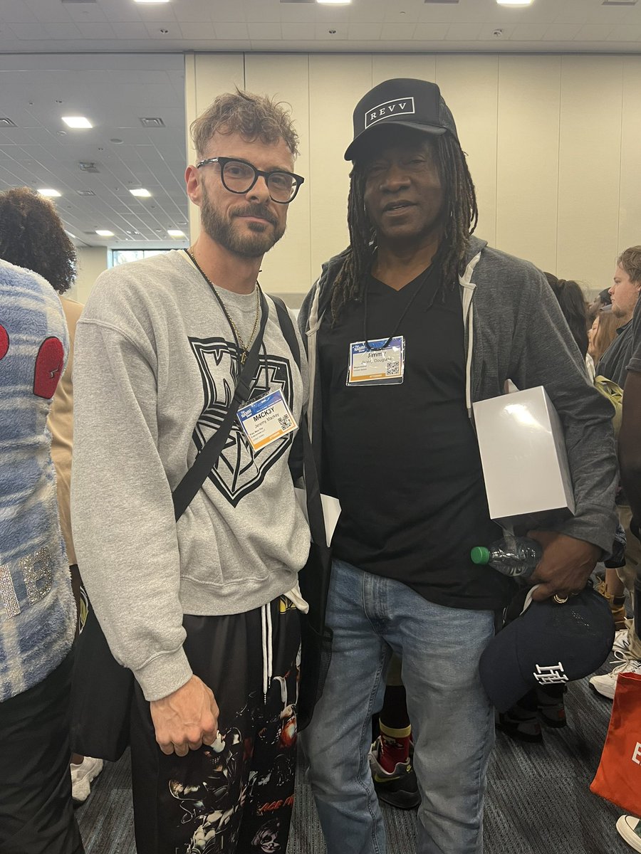 DJMACKEY's tweet photo. Ok I fanned out on Jimmy Douglas . He said what are you gonna do with this pic? Haha #NAMM2022 #fanned https://t.co/80a1hVe3Jm