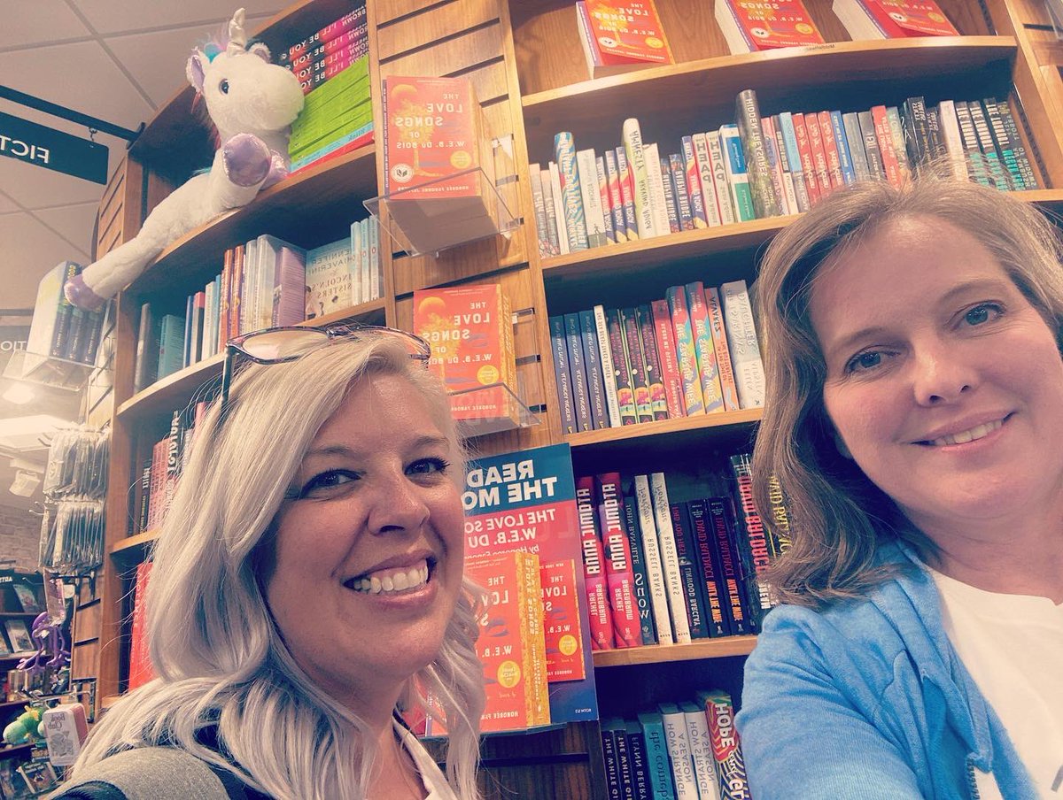 takeflightteach's tweet image. We found Scotland’s national animal tucked into the bookcases at Hudsons in the Atlanta airport. It inspired us to compose some book spine poetry about our journey so far and expectations of the magic to come. #FFTFellow #TalesofScotland