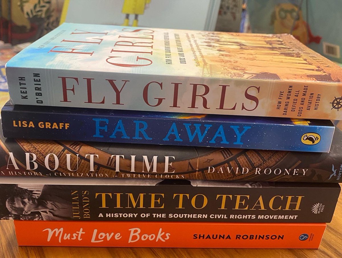 takeflightteach's tweet image. We found Scotland’s national animal tucked into the bookcases at Hudsons in the Atlanta airport. It inspired us to compose some book spine poetry about our journey so far and expectations of the magic to come. #FFTFellow #TalesofScotland