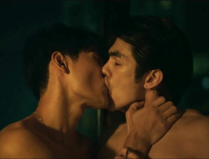 Bakın kodumun senaristleri 
Ben kinn ve Porscheyi yatakta görmek istiyorum, birbirlerine aşık bakarken görmek istiyorum. Porscheyi her şeye He diyen kadınlar gibi, Kinn' i bipolar gibi görmek istemiyorum.
#KinnPorscheEP9 #VegasPete