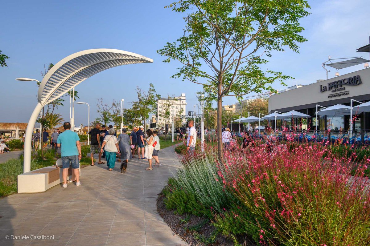 🌳🌷Un’oasi di #verde e fontane ⛲️ : è il nuovo lungomare Goethe- Shakespeare 
#sottoilsolediriccione #riccione