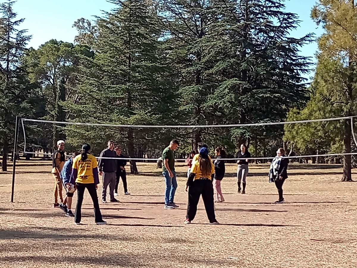 karylarioja's tweet photo. Plenario Nacional de Juventudes del Mup Argentina en Embalse de Río III 
 Los temas a tratar  fueron diversos:  Justicia social. Empoderamiento. 
Empatia. Gatillo fácil. Tierra. Reciclar, Nunca más. Género, decidencia entre otros. 
Genios 💛
SOMOS MUP La Rioja 💪 https://t.co/Z9B3VBLgTG