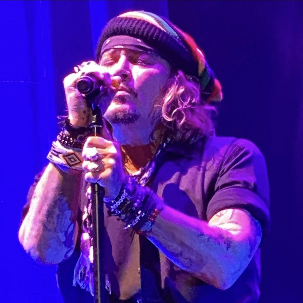 GellertDepp's tweet photo. Johnny Depp on stage in Manchester tonight 🎸 https://t.co/hrrBrhQudb