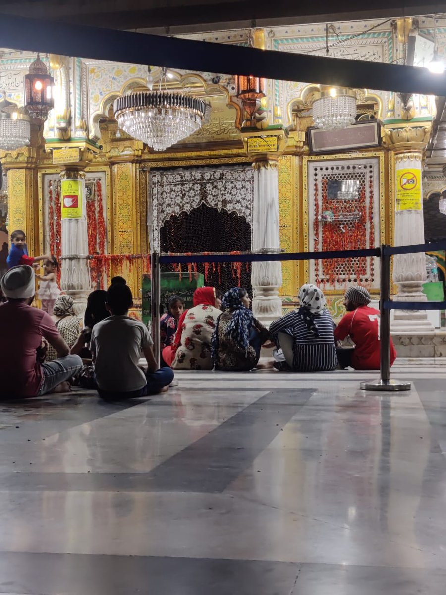 biotic_24's tweet photo. Kun faya kun #HazratNizzamuddin #Auliya 

A peaceful serenity with divine eternal blessings. https://t.co/S799JTphjm