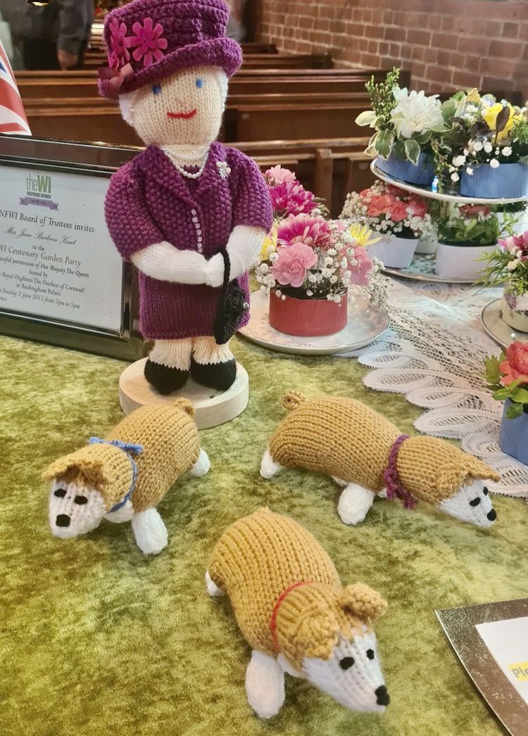 HatchFox's tweet photo. @HatchFox #BuckinghamPalace #gardenparty display at St Nicholas flower festival The church is open to view the flower arrangements and refreshments are being served in the Fane Hall @WomensInstitute #kelvedonhatch https://t.co/JIAU5Dwetv