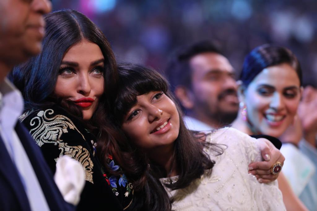 Mes bébés ❤️ love them SM 🌹

#AishwaryaRaiBachchan #AishwaryaRaiBachchan #AaradhyaBachchan