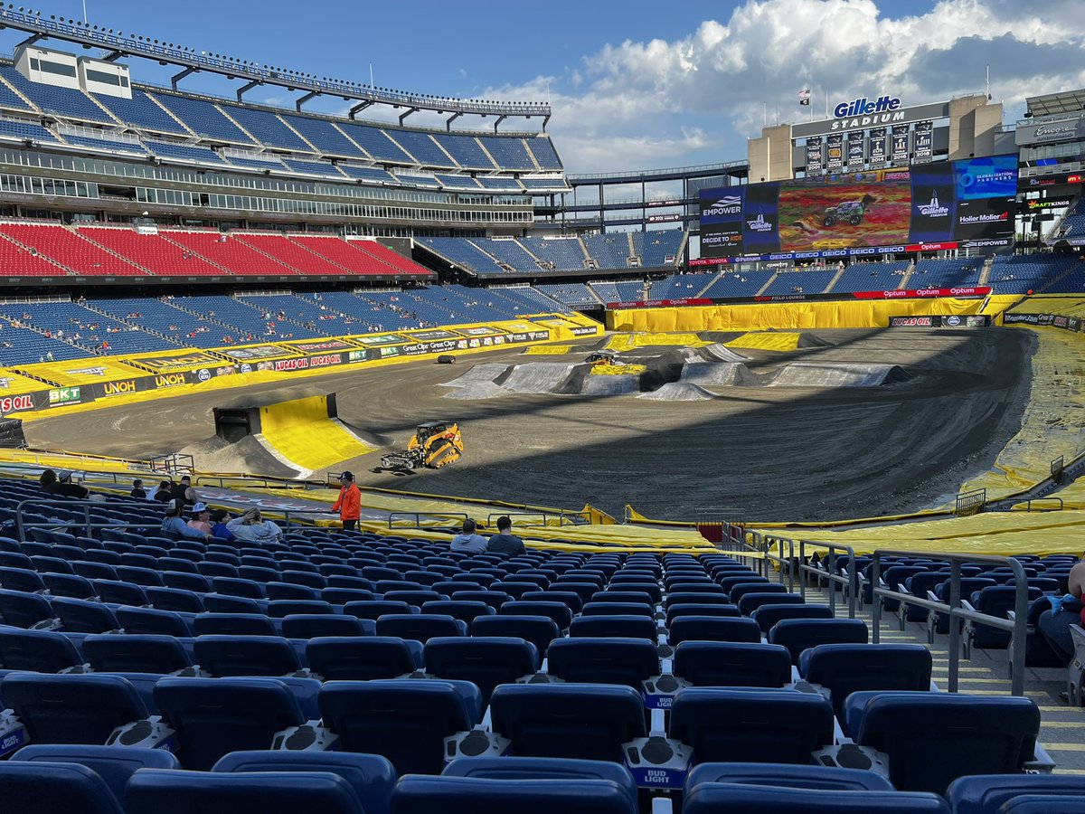 lizz_promo's tweet photo. #MonsterJam @GilletteStadium  🛻🎉 https://t.co/dfWC8Qxlib