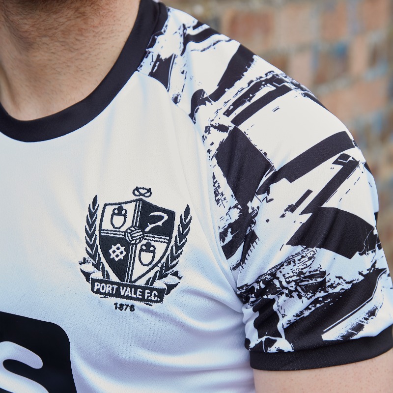 OfficialPVFC's tweet photo. 𝐈𝐧𝐭𝐫𝐨𝐝𝐮𝐜𝐢𝐧𝐠 𝐨𝐮𝐫 𝟐𝟎𝟐𝟐/𝟐𝟑 𝐇𝐨𝐦𝐞 𝐒𝐡𝐢𝐫𝐭!

Proud to wear 𝙤𝙪𝙧 home on 𝙤𝙪𝙧 sleeve 🤍🖤 

#PVFC | #JoinTheJourney