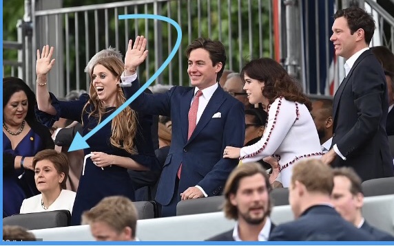 Fyrishsunset's tweet photo. @smallgingergirl You might want to show them where she is tonight. Royal Box😃 https://t.co/cjMX67v3jI