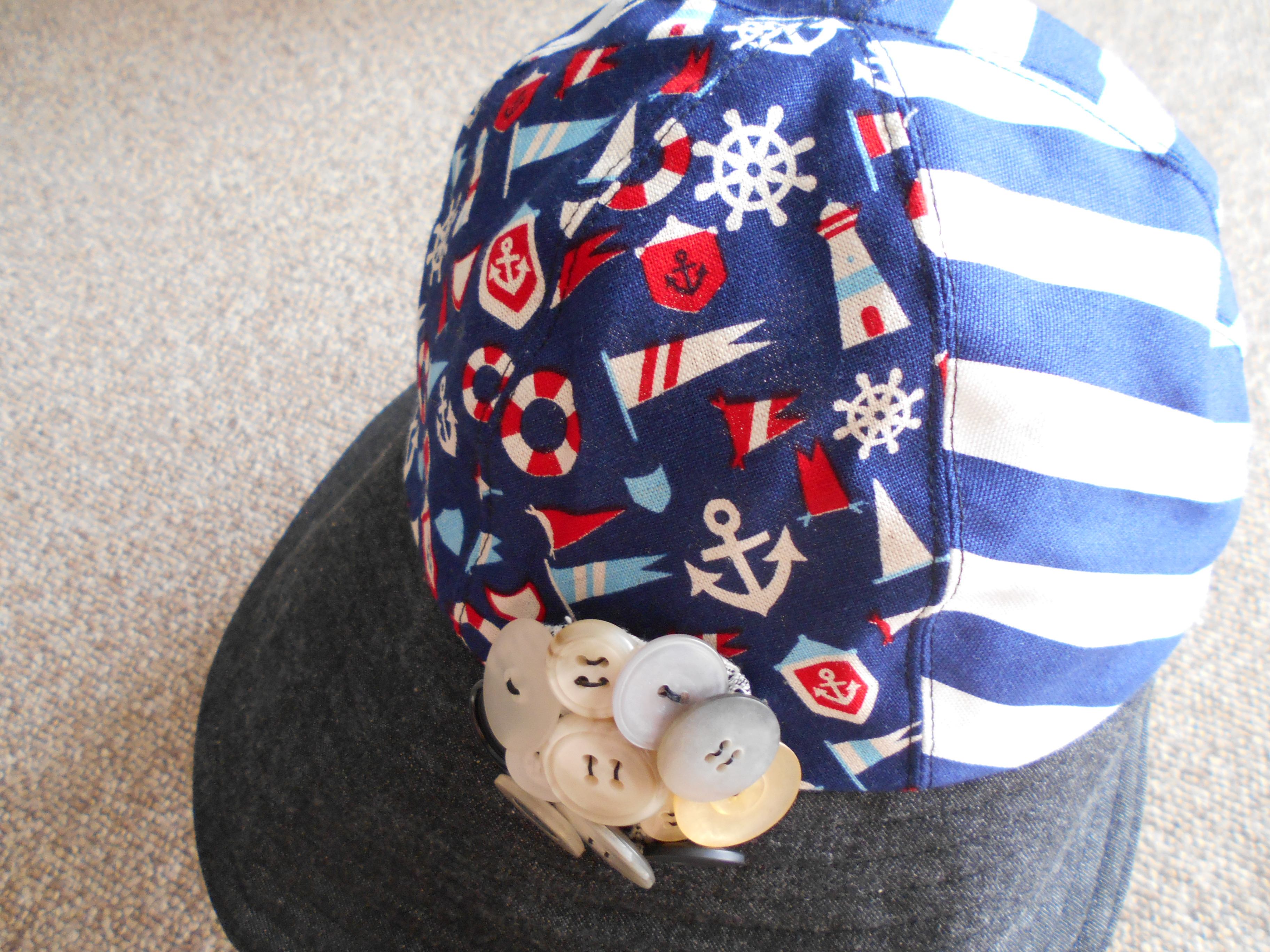 Hyコロ助 Roh Insights6本目は21年8月配信 リゴレット 先月映画館で見た作品の紹介 これを見てから映画を見たらよかった ミッキー マウスのtシャツに合わせた帽子は色具合が似たつば広で錨の模様生地のもの ボタンブローチ付き クルーズにも合う