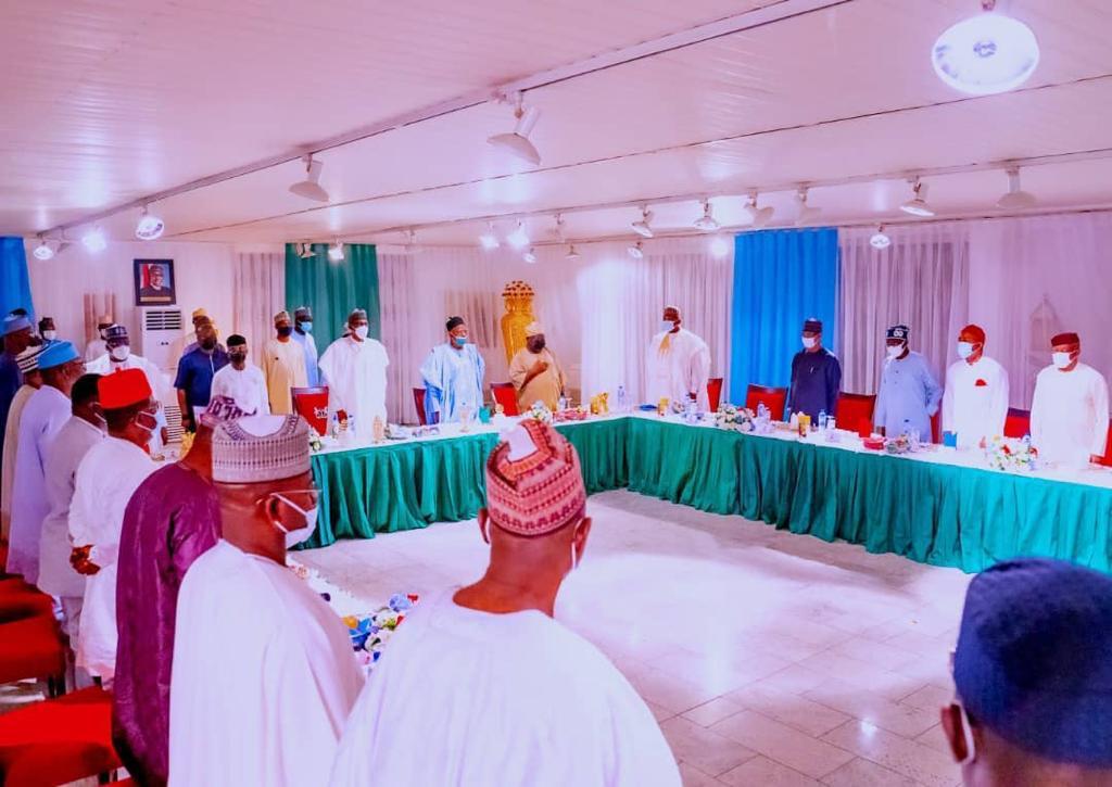 BREAKING: Buhari Orders Ruling APC Presidential Aspirants To Select Consensus Candidate Among Themselves Before Primary | Sahara Reporters bit.ly/3apM9AW