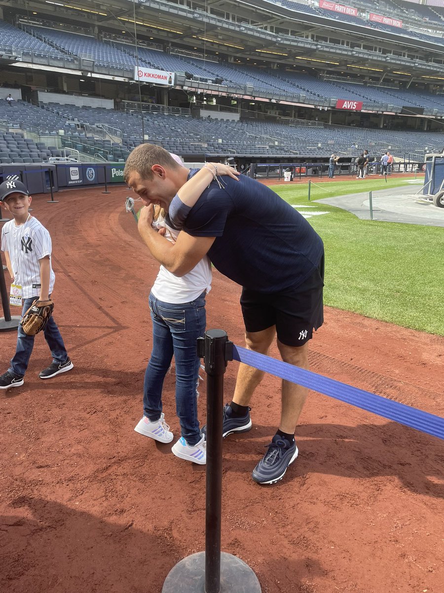 RizzoFoundation's tweet photo. Anthony enjoyed meeting with Giuliana and her family before yesterdays game. Giuliana was diagnosed with a DIPG brain tumor earlier this year and traveled all the way from Chicago to meet Anthony.  From the looks of it, it seems we have some new @Yankees fans on our hands! https://t.co/6wxwMCysKh