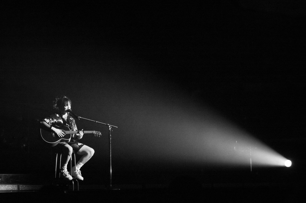 billiesource's tweet photo. Billie performing at the @SSEBelfastArena in Belfast, UK last night #HTEBelfast https://t.co/QlNvGtZ3BK