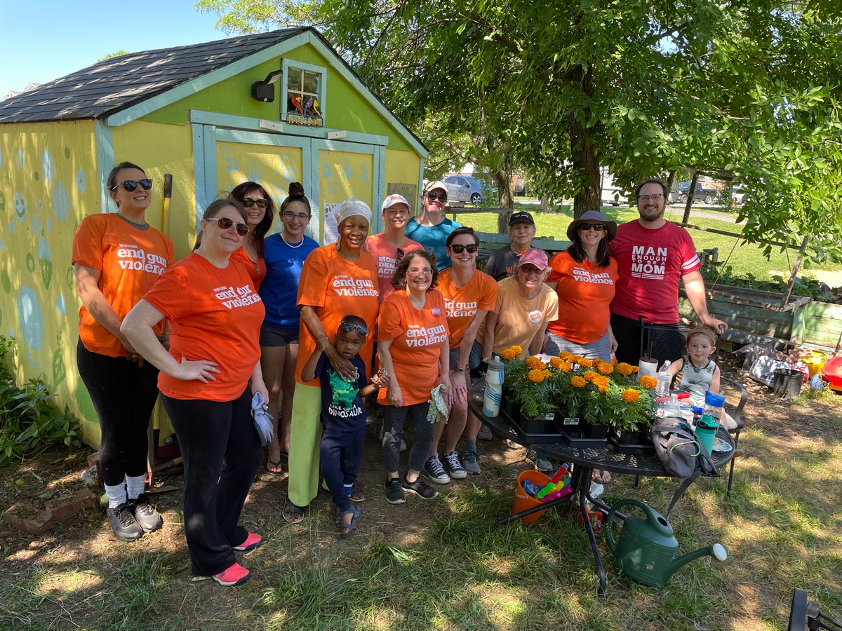 BAmandaTweets's tweet photo. @MomsDemand of Frederick organized and worked with The Housing Authority of the City of Frederick, Maryland at the Lucas Village Community Garden this morning. #WearOrange is about purposeful work within our communities and  to spread awareness of gun violence. https://t.co/c8knjDziwz