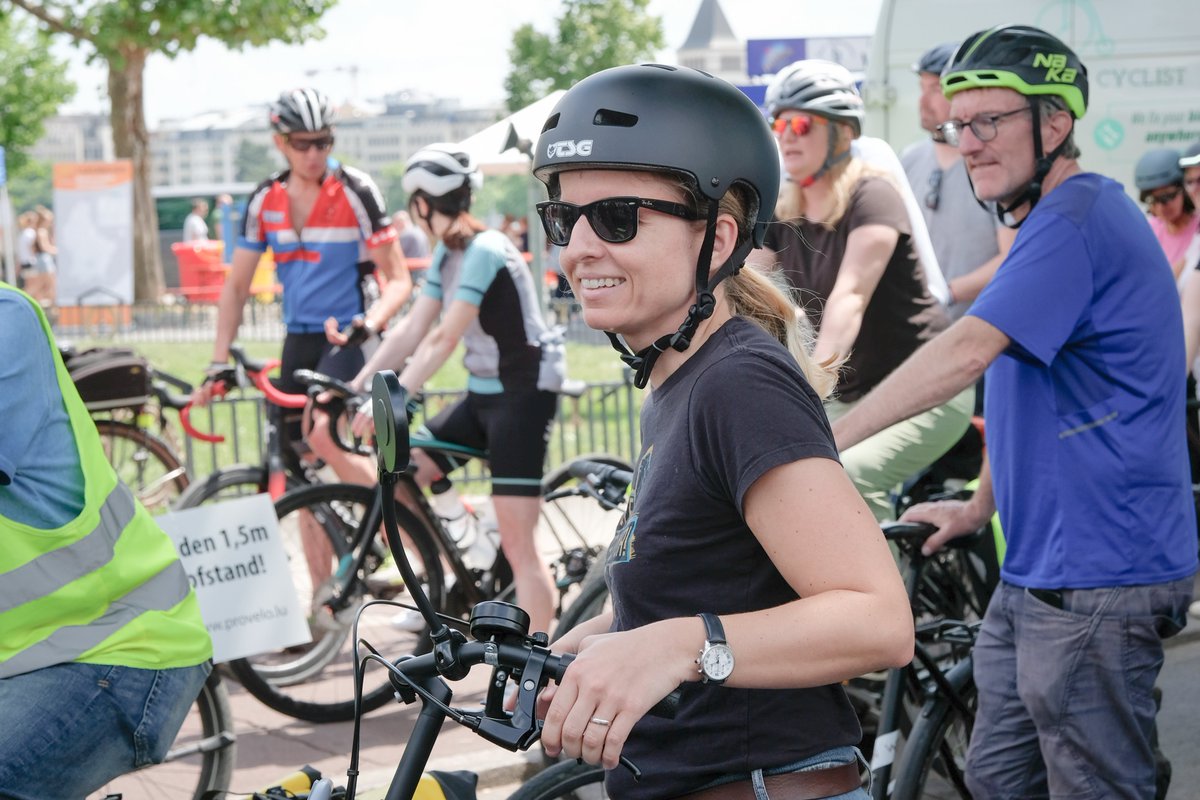 SprocketrocketN's tweet photo. Velosmanif 2022 @ProVelo_lu #velosmanif2022 #velosmanif22 #velosmanif #safecyclingnow #paintisnotinfrastructure #cyclingprotest #cyclingdiversity https://t.co/TkaNrV6zrJ