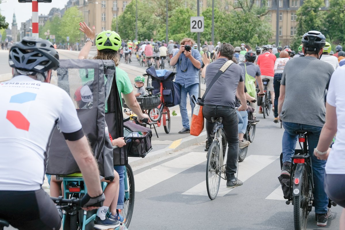 SprocketrocketN's tweet photo. Velosmanif 2022 @ProVelo_lu #velosmanif2022 #velosmanif22 #velosmanif #safecyclingnow #paintisnotinfrastructure #cyclingprotest #cyclingdiversity https://t.co/TkaNrV6zrJ