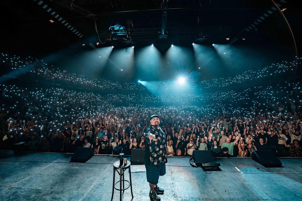 fluffyguy's tweet photo. Good night from Belgium 🤗 #Antwerpen #FluffyWorldTour https://t.co/VrDU5UOZgq