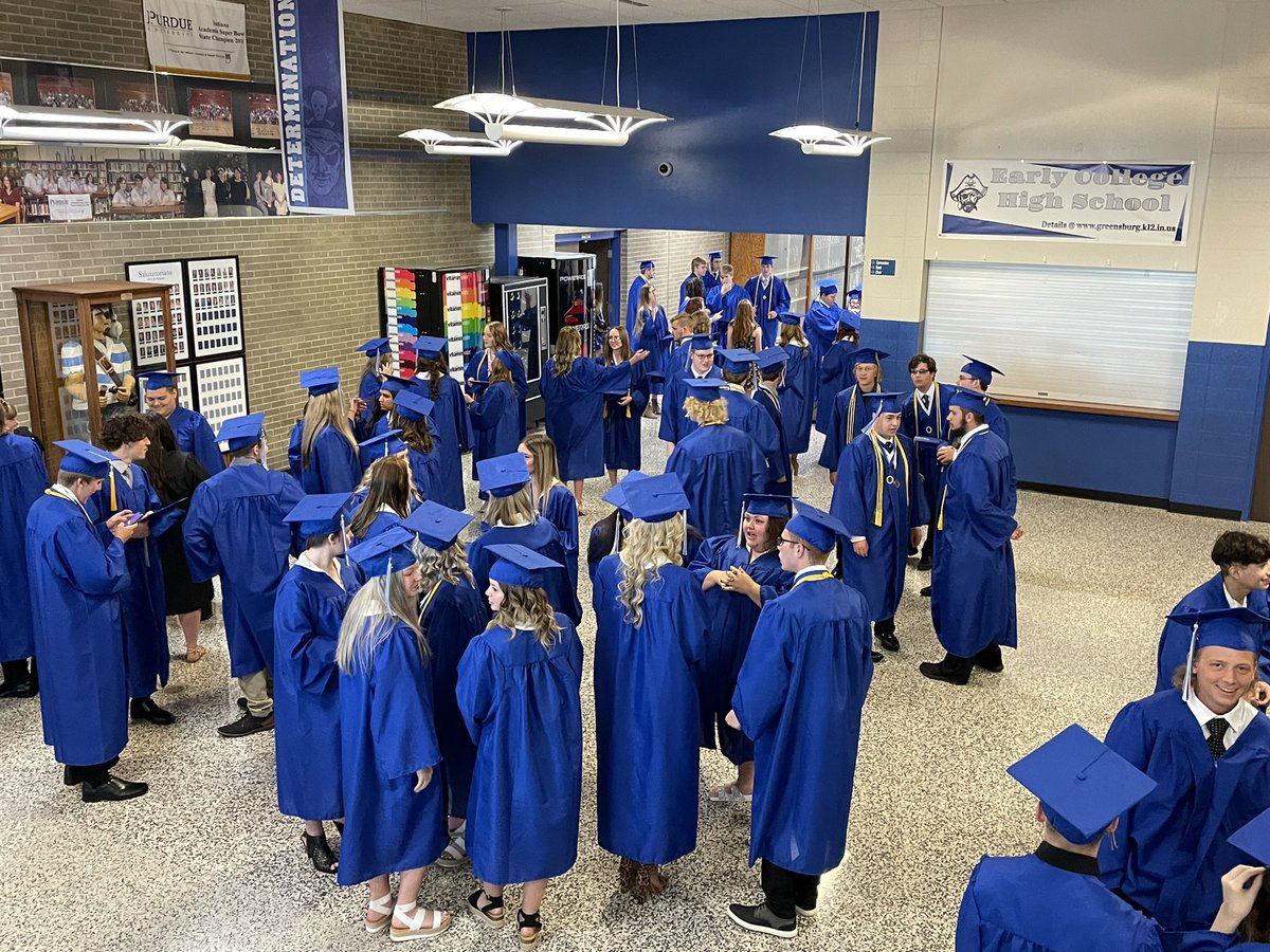 CONGRATS TO THE CLASS OF 2022!  Please go to Yearbook Snap (code: Pirates) and send us all of your graduation pictures! 🎓