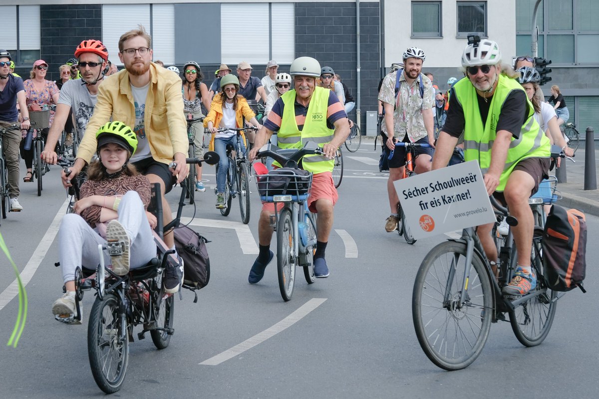 SprocketrocketN's tweet photo. Velosmanif 2022 @ProVelo_lu #velosmanif2022 #velosmanif22 #velosmanif #safecyclingnow #paintisnotinfrastructure #cyclingprotest #cyclingdiversity https://t.co/msoGtwjj0E