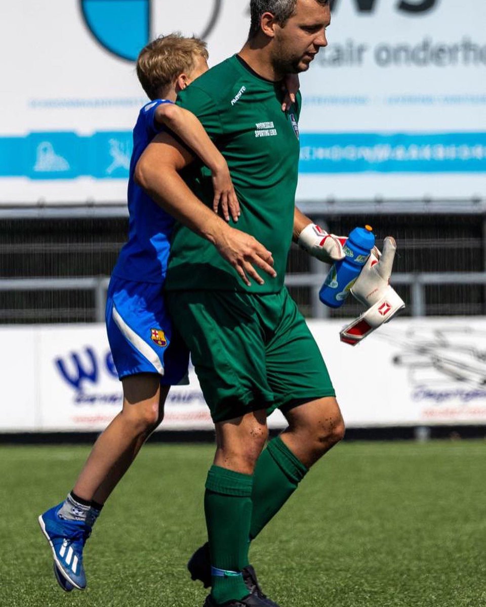 avdm1984's tweet photo. Last game today 🥺
Wat ga ik dit ongelooflijk missen.

#dubbelgevoel #trotsepapa #trotsezoon 

@fcoegstgeest18 vs @SportingLeiden https://t.co/xgn6KdXBfD
