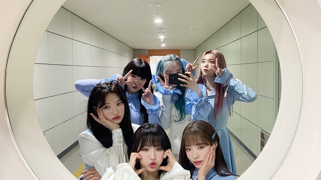 la #𝑓airy·o𝔣·憶🏹 nos tocó la ventanita para que viniéramos a #𝚜ee𝚑alfaxa y de paso a echarles las porritas a nuestros simios favoritos, nosotras obviamente aceptamos porque angelito no mata angelito 🤜🤛 so ahora tamos ready para sacar los pasos prohibidos. ;) grr