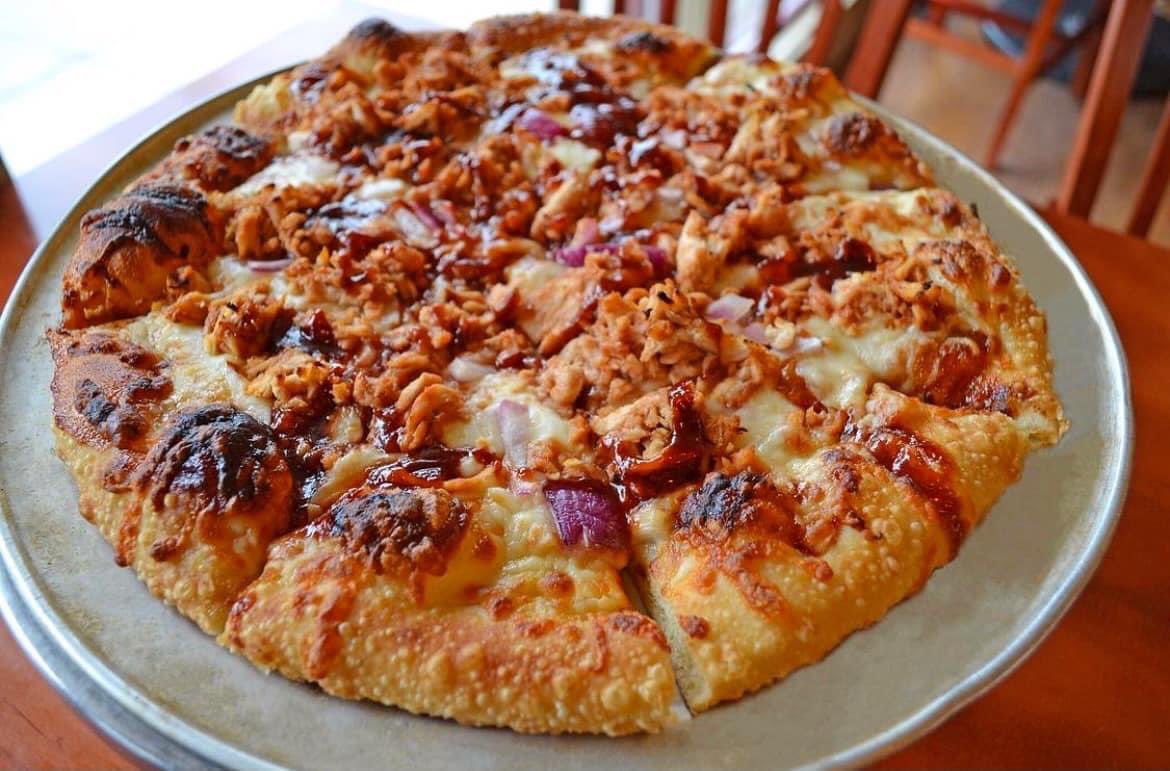 wealthystbakery's tweet photo. Don’t forget about Happy Hour from 4-6pm on Mondays-Saturdays for 50% off our pizzas, and $1 off all beer and wine! 

Choose from 10 different pizzas on our menu, like this BBQ Chicken Pizza, or build your own. Gluten-free crust is also available! 🍕 https://t.co/xWEJl7DRpG