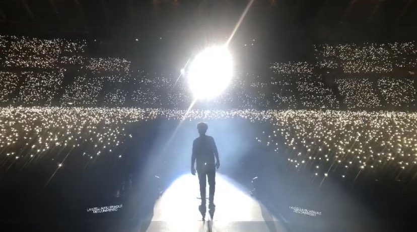 elee_last's tweet photo. 4/7/19 - 5/6/22
e dopo 3 lunghi anni ad aspettarti su quel palco, domani ricomincerai a cantare per tutti noi.
per sempre con te.
“dalla parte degli ultimi, per sentirmi primo”
🗝🤍
#ultimotour #ultimostadi2022 https://t.co/vHbf4Cyjuc