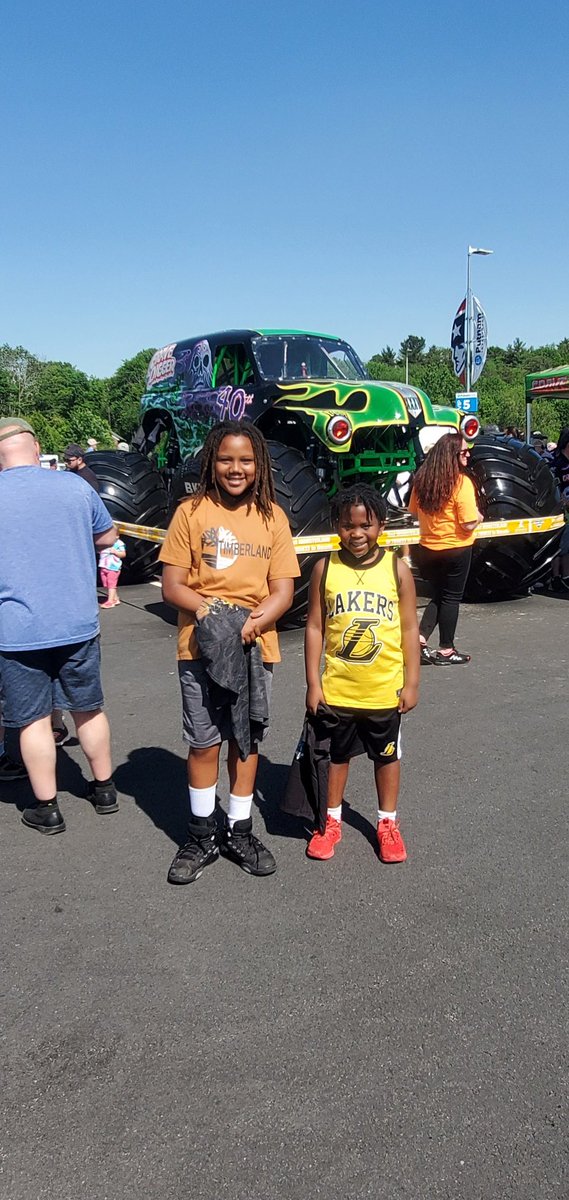 Djshadow1520's tweet photo. #monsterjam https://t.co/fx27MjV1q3