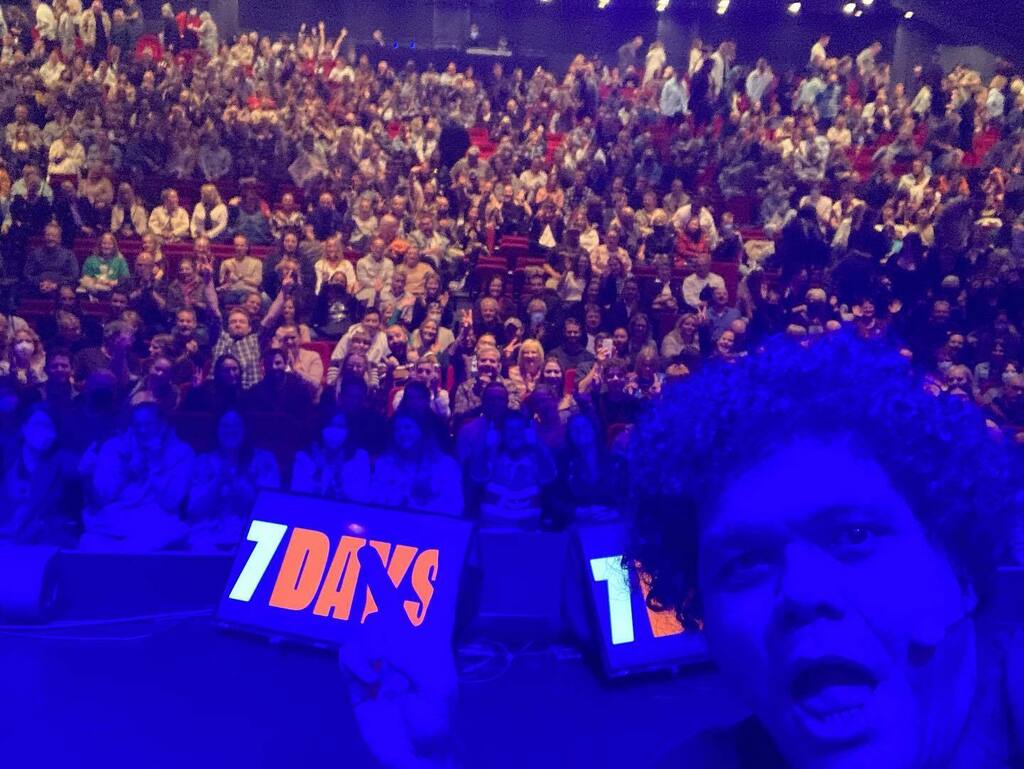 An amazing start to the #7DaysLIVE tour in Auckland! Tonight we hit New Plymouth! #whichsideisthestickyside
