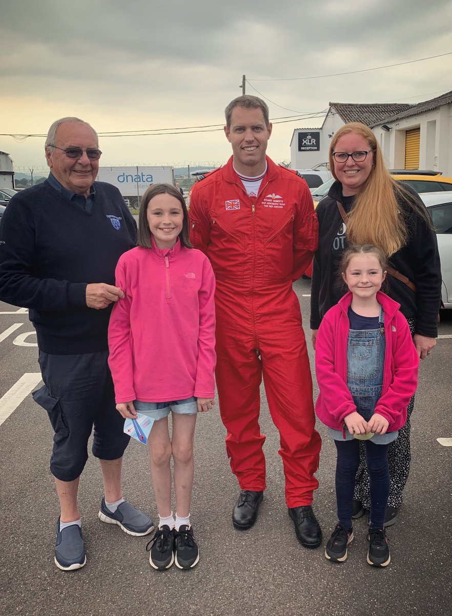 TechiBecky's tweet photo. @rafred2 thanks for making our day #RedArrows https://t.co/EDHR5MQ5Jy