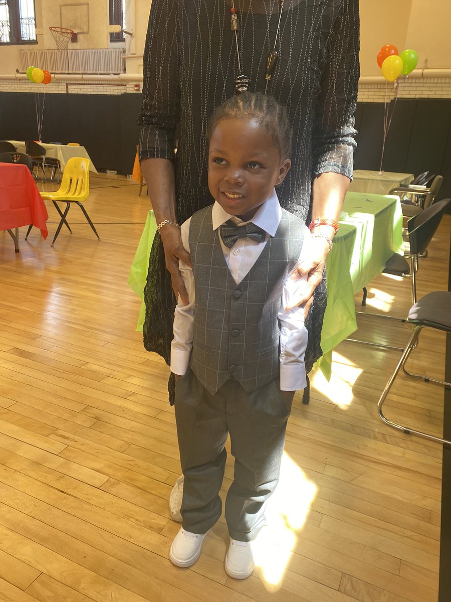 DoolittleEleme1's tweet photo. My babies are so fresh and so clean!! Our Preschool Sneaker Bal!! 🖤💛🚀🚀 @ChiPubSchools @CrislerJoan @ChandraSMathias @TheFundChicago  @Nike https://t.co/ABhzwS9HaX