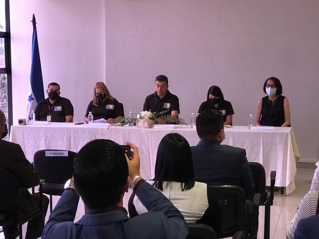 EscuelaHonduras's tweet photo. herramienta digital que se pone a disposición de los #ServidoresJudiciales y #PúblicoEnGeneral para contribuir, mejorar y actualizar sus conocimientos jurídicos. https://t.co/JkZ3JjmvgG