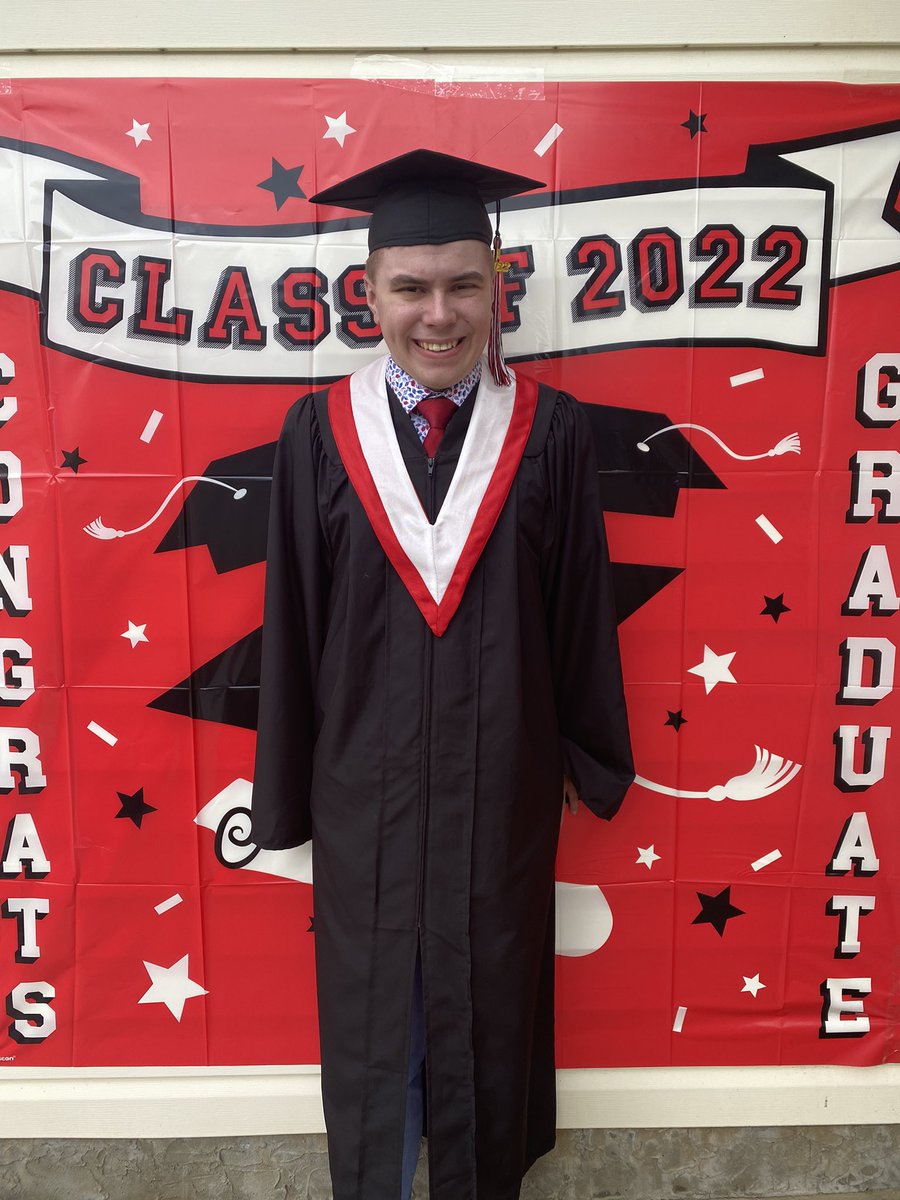 ARISE_program's tweet image. Congratulations to the #SPACHS class of 2022! And a special congrats to our graduate Paxton! #Classof2022 ❤️🎓