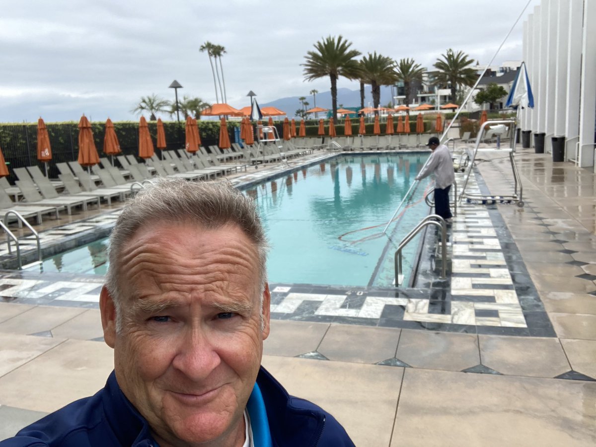 SteveLaRue2's tweet photo. #FloatingFitness with #BogaFit @SMBeachHouse is a hit🙋🏼‍♂️🏡🌴🏖🩴 Six weeks of sold-out classes 👍 Come check it out: Saturdays at 8 AM ☕️ through #June. Register https://t.co/Ovpx1dFIxc 😎 https://t.co/gxlp9yh5KO