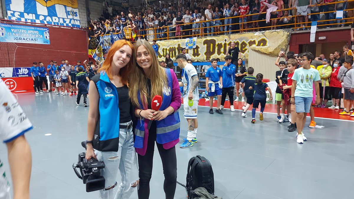 La8Zamora's tweet photo. 📸 Alba Villalba, Óscar Prieto y Palmira López en La Rosaleda esta tarde con el @AtlBenavente … a por el sueño de primera!!!
📺 todas las imágenes y entrevistas en #la8zamora
#soloquedauno #vamos #benavente #zamora #cyltv #rffsa #playoff #lnfs #futbolsala https://t.co/RC2xuzpUCV