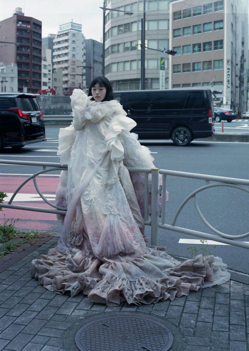 lunardeiity's tweet photo. photographer takashi homma for system magazine, issue no.17 https://t.co/PMjVUU2gRI