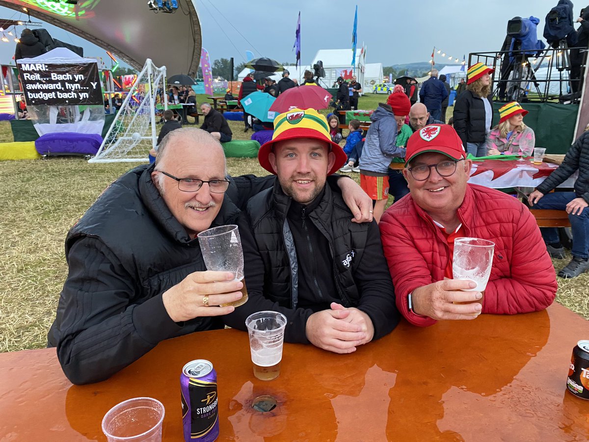 tegwen_ellis's tweet photo. Nos Da Eisteddfod!
Now bring on #WalesvsUkraine @FAWales #ffydd #wecandonit #WorldCup2022 https://t.co/zhM01EXtHY https://t.co/qDJITa0YbO