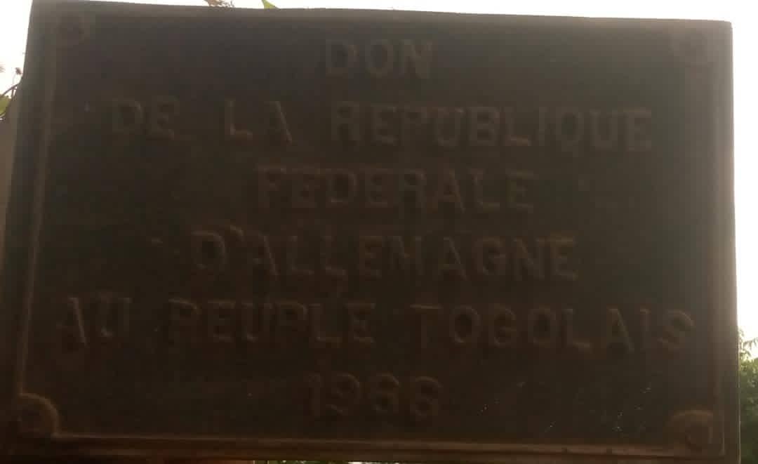 TogoCal's tweet photo. Pour ce rendre dans des villages sud-ouest de la préfecture de #Haho (à 9,4km de Hahomégbé,...), existe un pont qui date de 1966 construite par la Rep fédéral d'#Allemagne
#matthiasveltin https://t.co/6fxKNjcnLh