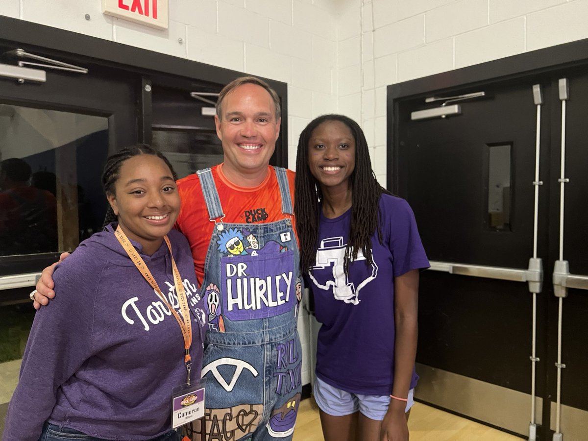 DrNPJones's tweet photo. @TarletonPrez seems like #DuckCamp1 was a success. Sheโs excited about being a #TarletonTexan @TarletonState @LathesTowns #weareTarletonState https://t.co/7jUYpYeG7b