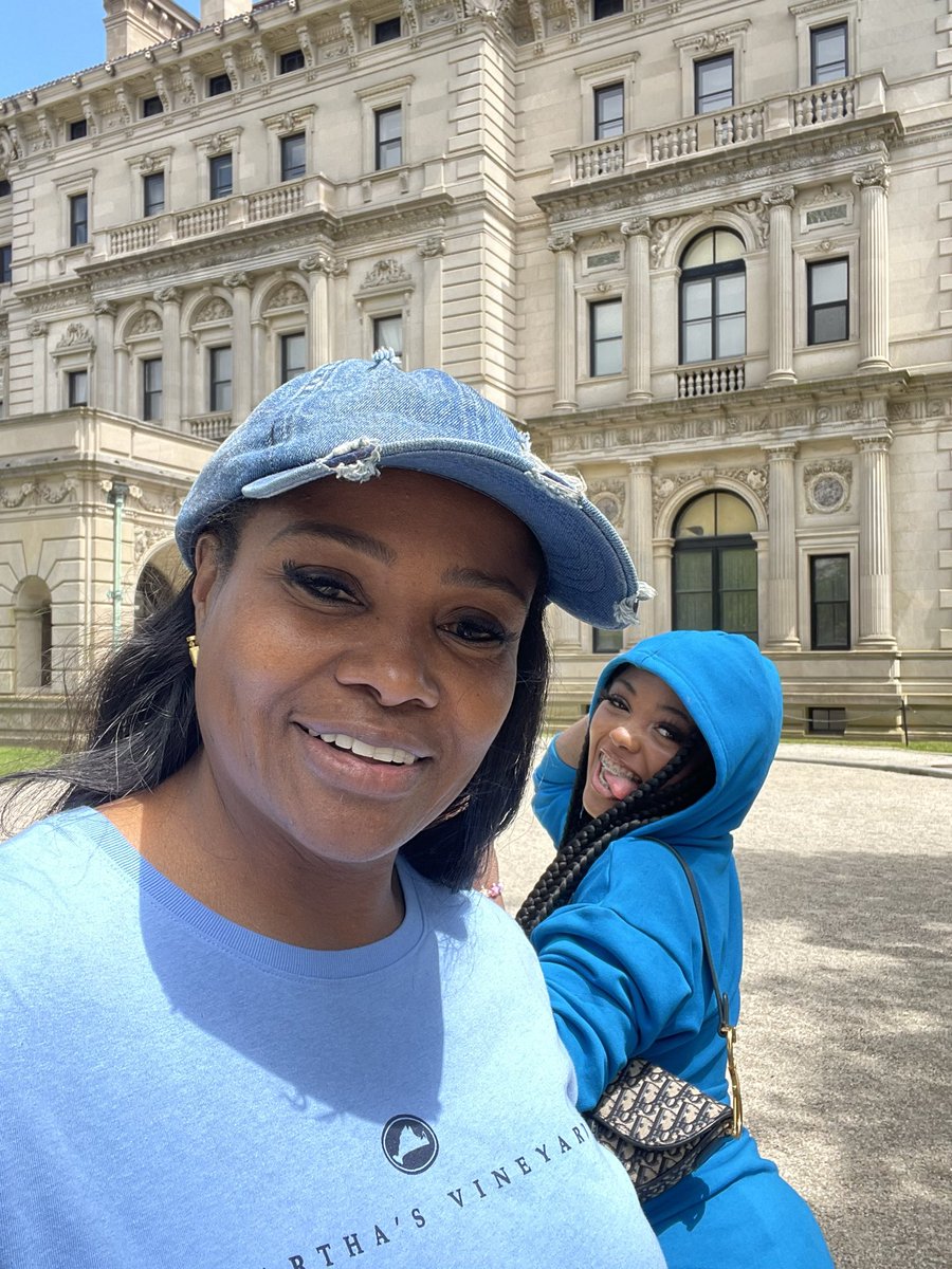 Dr_Heavenly's tweet photo. The Breaker Mansion in Newport, RI #married2med #DrHeavenly #QueenAlaura  #TeamDaddy #MarthasVineyard https://t.co/kRkov8DY90