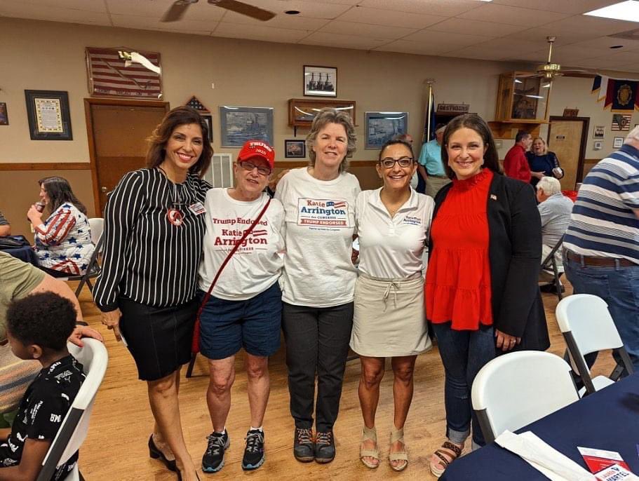 ingridcenturio3's tweet photo. Women empowering women at the Berkeley County Breakfast with @karringtonsc @LynzPiperLoomis #SCGOP #ReplaceMace #PrioritizetheFirst https://t.co/vcZGfcBrSc