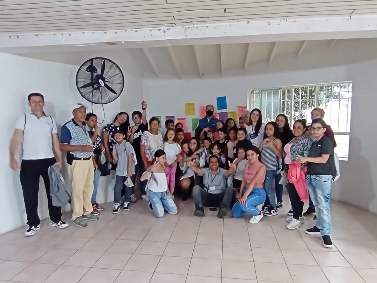 cgutierrez27's tweet photo. Los semilleros Infantiles  para la Convivencia, es una experiencia piloto de la Unidad de Convivencia. Con gran felicidad iniciamos hoy en Las comunas 3, barrio la Cima 1 y la comuna 8, barrio la Esperanza, impactando 60 familias inicialmente 🤩 https://t.co/n7flM65vTz