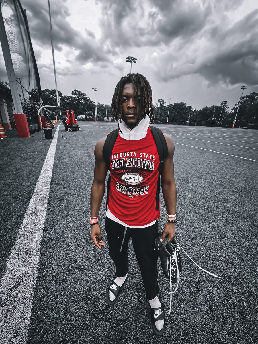 Julian96293322's tweet photo. Enjoyed valdosta state camp this weekend ! @Coach_BJFarrell @RecruitGeorgia @247Sports @CoachTPruitt1 🔴⚫️ https://t.co/tejmrgC1QY