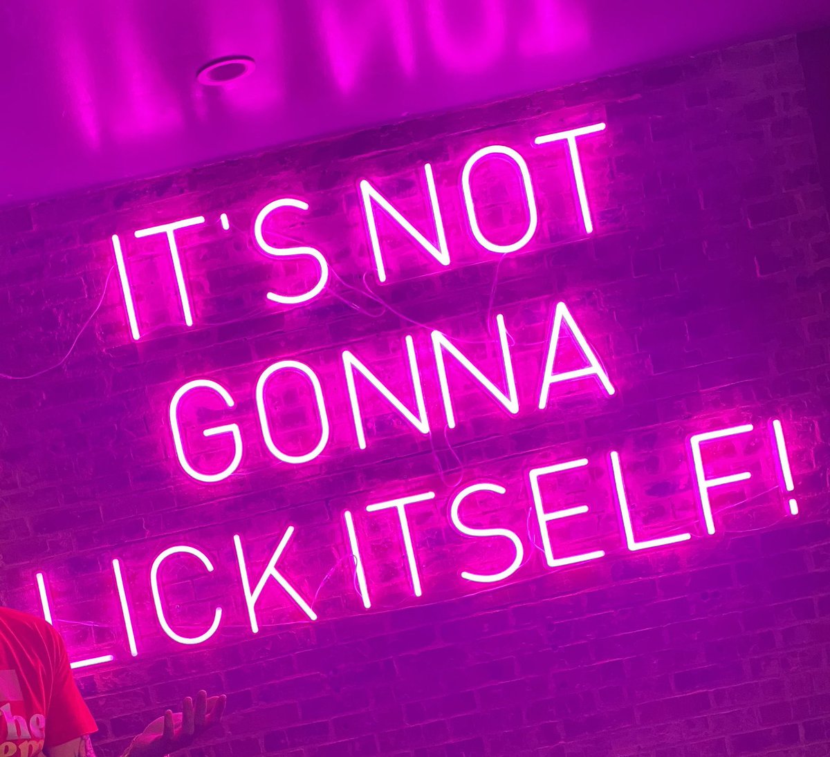 DerekBrunson's tweet image. This is bit much . Children at a provocative drag show… Can we protect our children more in today’s society . Children don’t need to be at strip clubs , or any provocative show throwing money . SMFH 🤢 *read the message on the board in the background” …