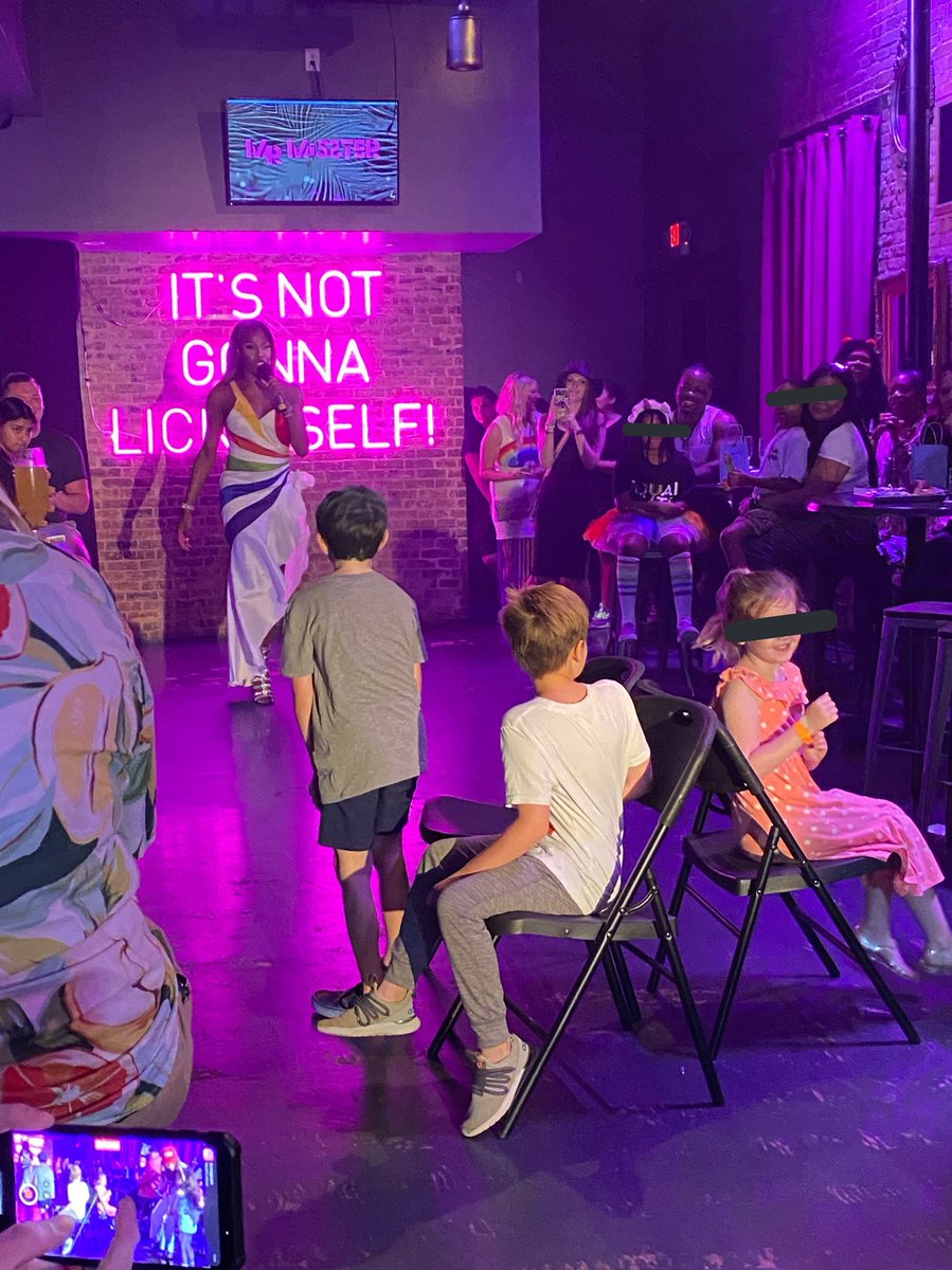 DerekBrunson's tweet image. This is bit much . Children at a provocative drag show… Can we protect our children more in today’s society . Children don’t need to be at strip clubs , or any provocative show throwing money . SMFH 🤢 *read the message on the board in the background” …