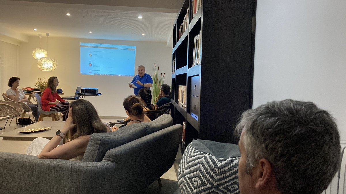 “La educación de nuestros hijos nos lo jugamos todo” escuchamos sesiones de expertos #Lovetalks