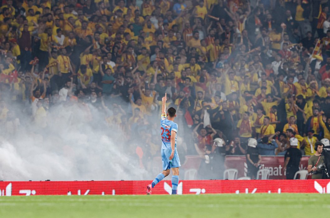 ortamda Benzema, Lewa, Haaland, Jota falan övülürken benim kafada dönen bitirici forvet..
<a href="/ilhanParlak38/">İlhan Parlak</a>